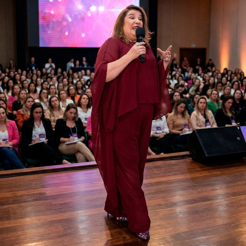 Kátia Teixeira palestrando